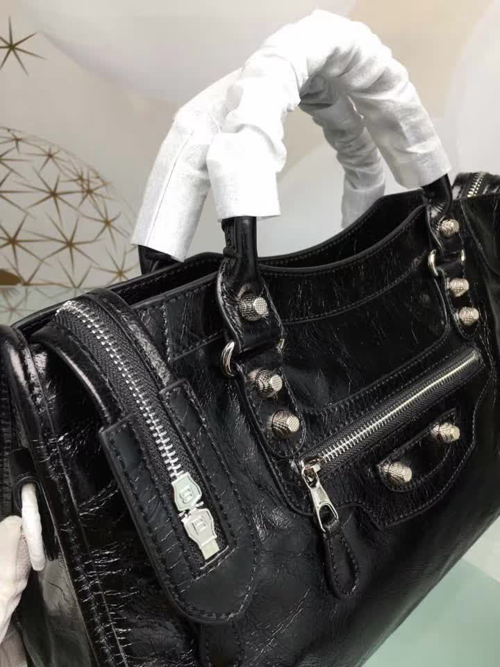 BALENCIAG巴黎世家 義大利進口 原版油蠟頭層牛皮 香皮小銀釘 時尚百搭 手提肩背斜挎包  BL1571